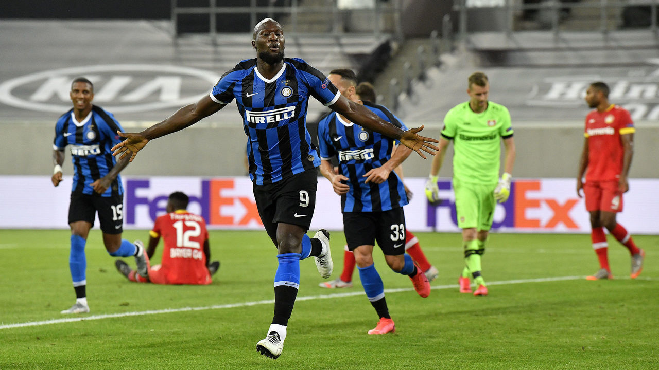 DUESSELDORF, GERMANY - AUGUST 10: Romelu Lukaku of Inter Milan celebrates after scoring his sides second goal during the UEFA Europa League Quarter Final between FC Internazionale and Bayer 04 Leverkusen at Merkur Spiel-Arena on August 10, 2020 in Duesseldorf, Germany.