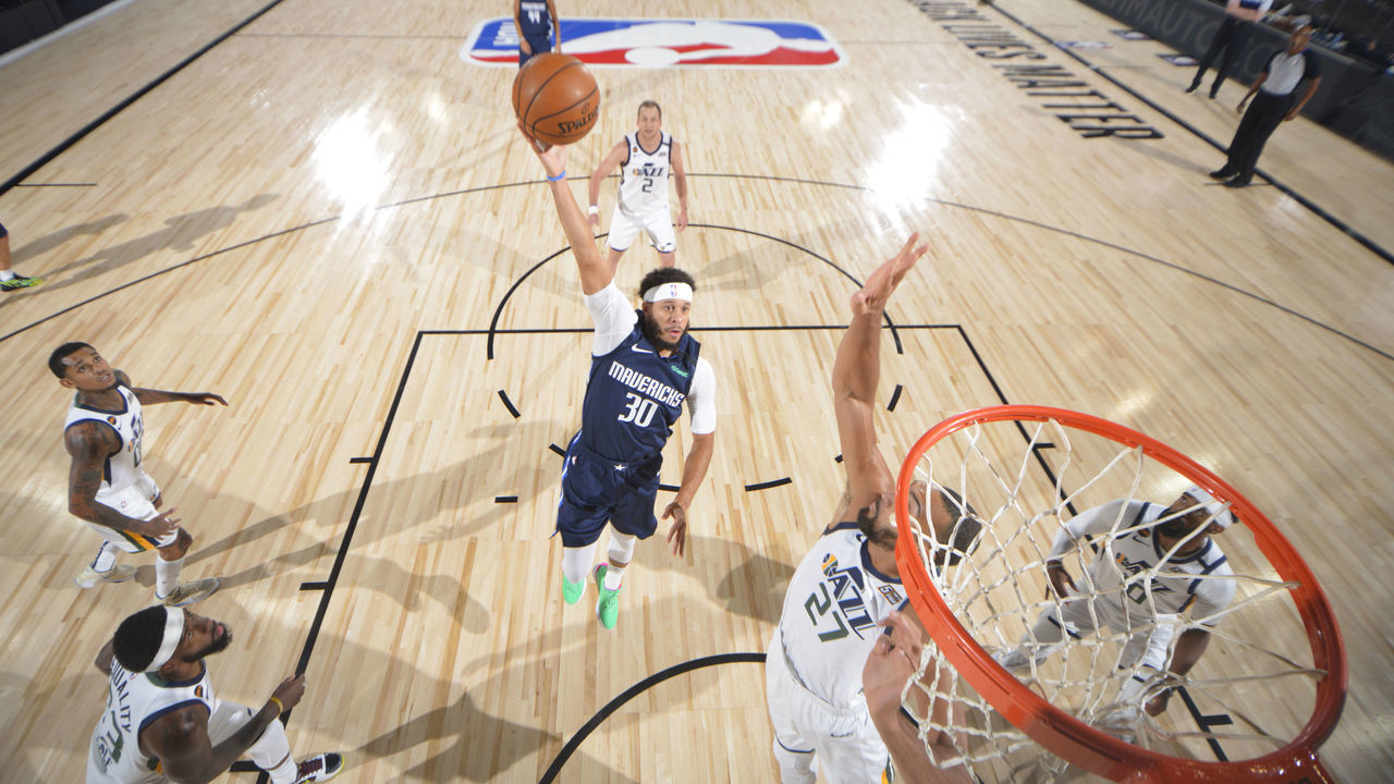 Orlando, FL - AUGUST 10: Seth Curry #30 of the Dallas Mavericks shoots the ball against the Utah Jazz on August 10, 2020 at Visa Athletic Center at the AdventHealth Arena at in Orlando, Florida. NOTE TO USER: User expressly acknowledges and agrees that, by downloading and/or using this Photograph, user is consenting to the terms and conditions of the Getty Images License Agreement. Mandatory Copyright Notice: Copyright 2020 NBAE