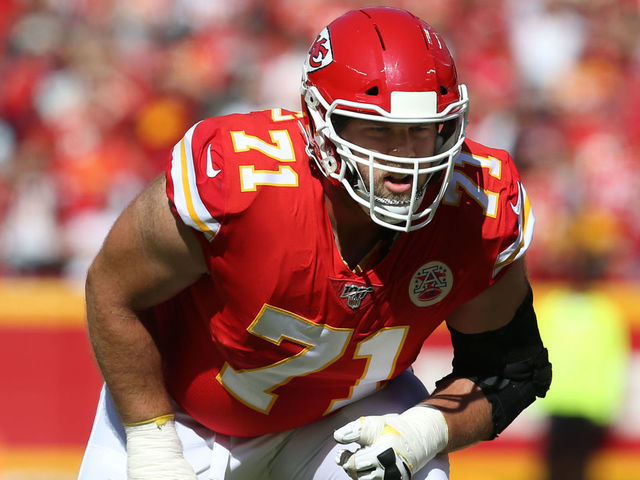 KANSAS CITY, MO - OCTOBER 13: Kansas City Chiefs offensive tackle Mitchell Schwartz (71) before the snap in the first quarter of an NFL matchup between the Houston Texans and Kansas City Chiefs on October 13, 2019 at Arrowhead Stadium in Kansas City, MO.