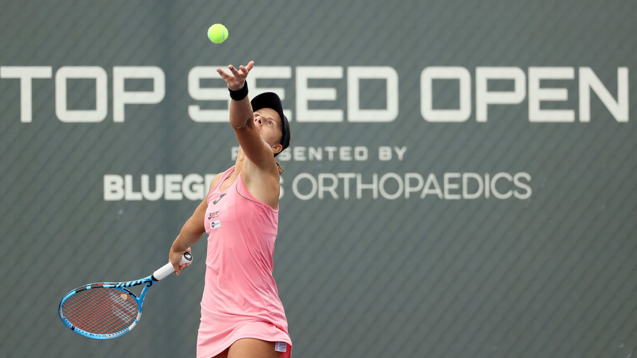 LEXINGTON, KENTUCKY - AUGUST 10: Magda Linette of Poland volleys serves her match against Lauren Davis during the Top Seed Open - Day 1 at the Top Seed Tennis Club on August 10, 2020 in Lexington, Kentucky.