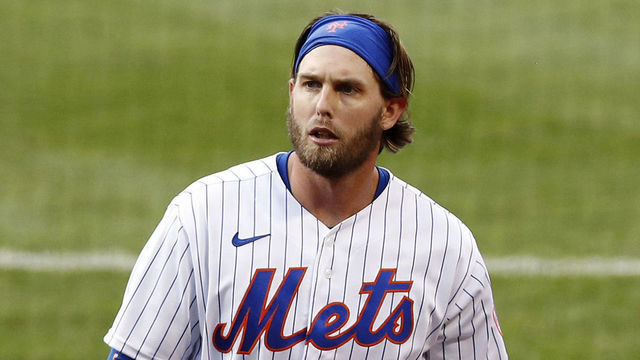NEW YORK, NEW YORK - JULY 25: Jeff McNeil #6 of the New York Mets in action against the Atlanta Braves at Citi Field on July 25, 2020 in New York City. The 2020 season had been postponed since March due to the COVID-19 pandemic. The Braves defeated the Mets 5-3 in ten innings.