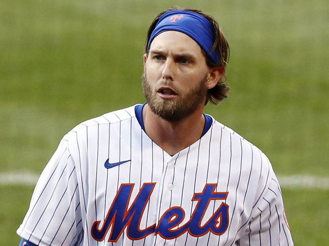 NEW YORK, NEW YORK - JULY 25: Jeff McNeil #6 of the New York Mets in action against the Atlanta Braves at Citi Field on July 25, 2020 in New York City. The 2020 season had been postponed since March due to the COVID-19 pandemic. The Braves defeated the Mets 5-3 in ten innings.