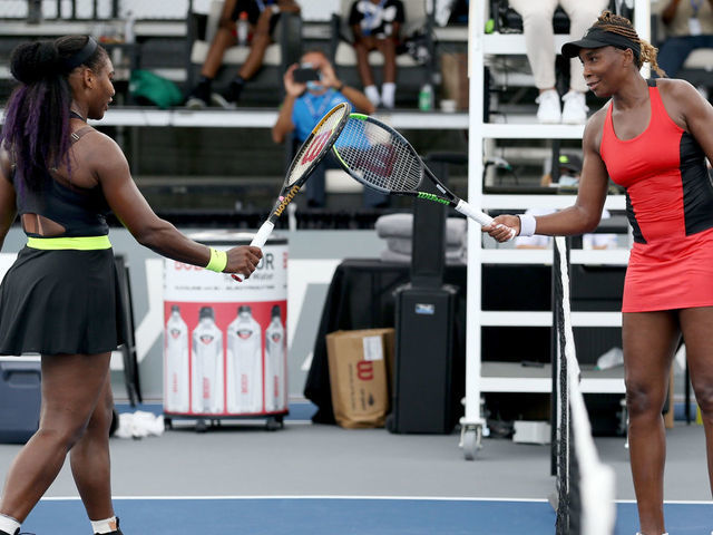 Sibling Rivalry Serena Battles Back To Beat Venus In 31st Meeting Thescore Com