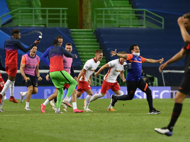 LISBON, PORTUGAL - AUGUST 13: RB Leipzig players and staff celebrate following their team's victory in the UEFA Champions League Quarter Final match between RB Leipzig and Club Atletico de Madrid at Estadio Jose Alvalade on August 13, 2020 in Lisbon, Portugal.