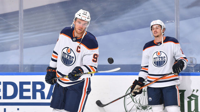 EDMONTON, ALBERTA - AUGUST 07: Connor McDavid #97 of the Edmonton Oilers warms up before Game Four of the Western Conference Qualification Round at Rogers Place on August 07, 2020 in Edmonton, Alberta.