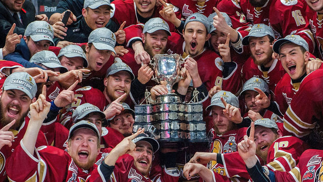 REGINA, SK - MAY 27: The Acadie-Bathurst Titan gather around the Memorial Cup and celebrate the win against the Regina Pats at Brandt Centre - Evraz Place on May 27, 2018 in Regina, Canada.