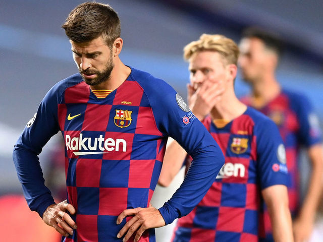 LISBON, PORTUGAL - AUGUST 14: Gerard Pique of FC Barcelona looks dejected during the UEFA Champions League Quarter Final match between Barcelona and Bayern Munich at Estadio do Sport Lisboa e Benfica on August 14, 2020 in Lisbon, Portugal.