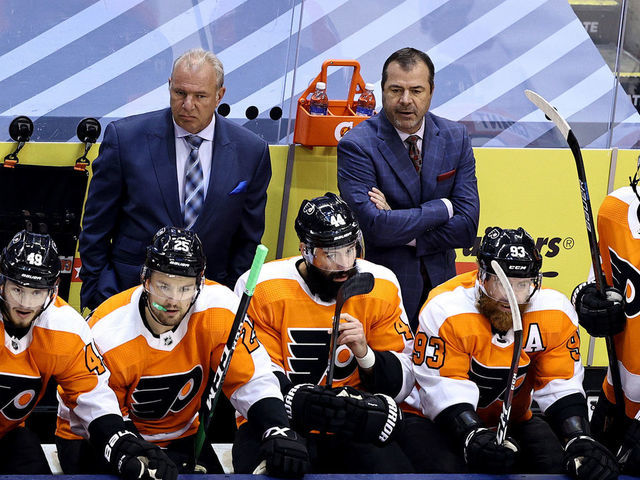 TORONTO, ONTARIO - AUGUST 14: Head Coach Alain Vigneault (top right) of the Philadelphia Flyers looks on against the Montreal Canadiens during the first period in Game Two of the Eastern Conference First Round during the 2020 NHL Stanley Cup Playoffs at Scotiabank Arena on August 14, 2020 in Toronto, Ontario, Canada.