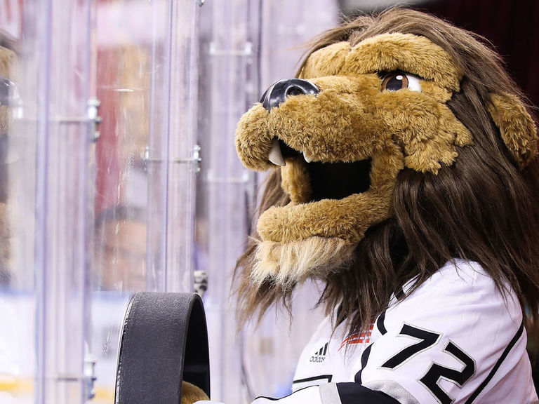 Dishwasher suing LA Kings mascot Bailey the Lion