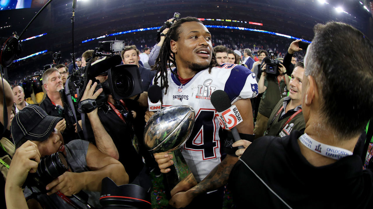 HOUSTON, TX - FEBRUARY 05: Dont'a Hightower #54 of the New England Patriots holds the Vince Lombardi Trophy after defeating the Atlanta Falcons 34-28 in overtime during Super Bowl 51 at NRG Stadium on February 5, 2017 in Houston, Texas.