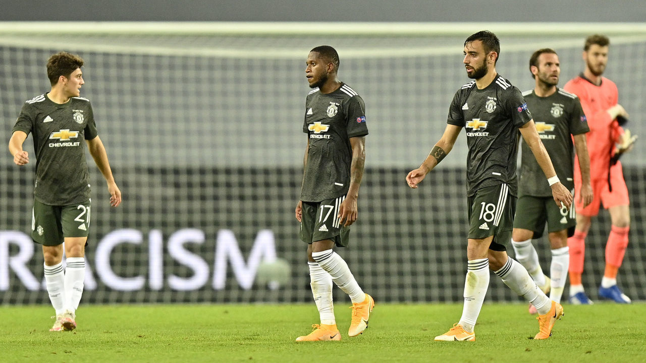 COLOGNE, GERMANY - AUGUST 16: Players of Manchester United look dejected following their sides defeat in the UEFA Europa League Semi Final between Sevilla and Manchester United at RheinEnergieStadion on August 16, 2020 in Cologne, Germany.