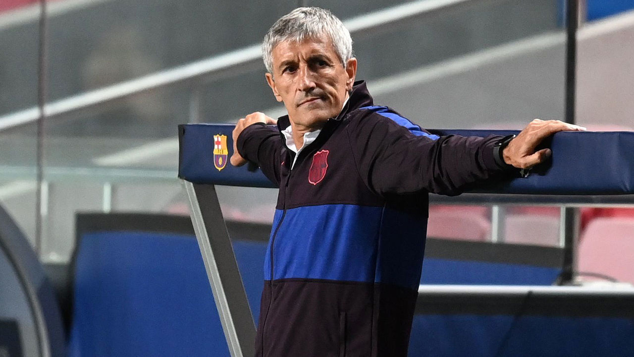 LISBON, PORTUGAL - AUGUST 14: Quique Setien, Head Coach of FC Barcelona looks dejected during the UEFA Champions League Quarter Final match between Barcelona and Bayern Munich at Estadio do Sport Lisboa e Benfica on August 14, 2020 in Lisbon, Portugal.