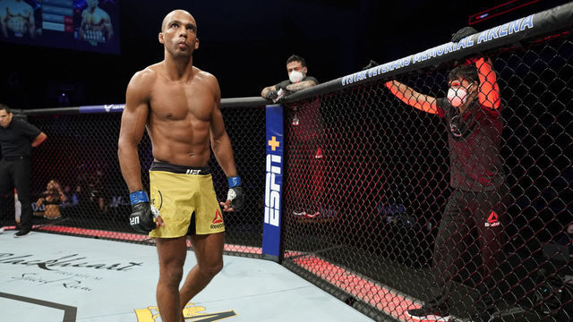 JACKSONVILLE, FLORIDA - MAY 16: Edson Barboza of Brazil prepares to fight Dan Ige in their featherweight fight during the UFC Fight Night event at VyStar Veterans Memorial Arena on May 16, 2020 in Jacksonville, Florida.