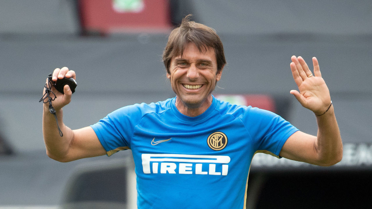 20 August 2020, North Rhine-Westphalia, Cologne: Football: Europa League, training before the final Inter Milan - Sevilla FC at the Rhein Energie Stadium: Coach Antonio Conte of Milan in action during the final training. Photo: Federico Gambarini/dpa