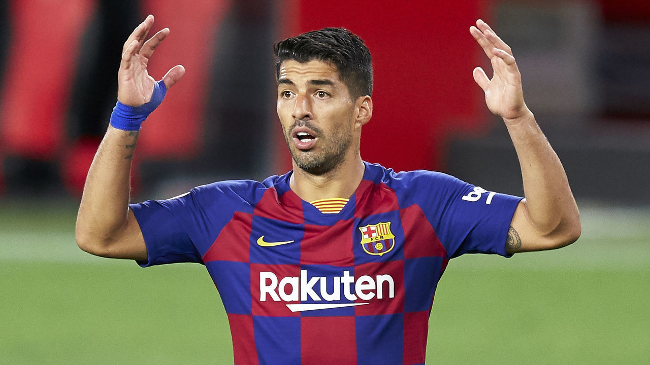 SEVILLE, SPAIN - JUNE 19: Luis Suarez of FC Barcelona reacts during the Liga match between Sevilla FC and FC Barcelona at Estadio Ramon Sanchez Pizjuan on June 19, 2020 in Seville, Spain.