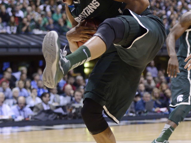 VIDEOS: Adreian Payne dazzles in college slam dunk contest