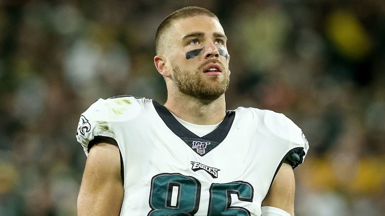 GREEN BAY, WISCONSIN - SEPTEMBER 26: Zach Ertz #86 of the Philadelphia Eagles looks on in the second quarter against the Green Bay Packers at Lambeau Field on September 26, 2019 in Green Bay, Wisconsin.