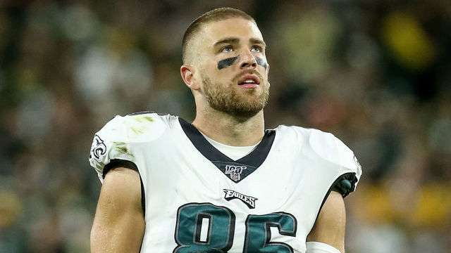GREEN BAY, WISCONSIN - SEPTEMBER 26: Zach Ertz #86 of the Philadelphia Eagles looks on in the second quarter against the Green Bay Packers at Lambeau Field on September 26, 2019 in Green Bay, Wisconsin.