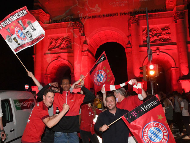 Tale Of Two Cities Sensational For Bayern Fans Tear Gas In Paris Thescore Com