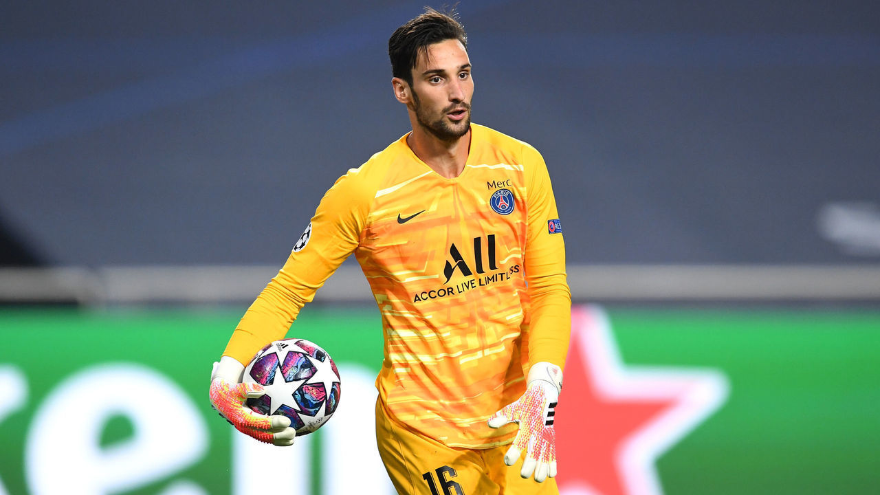 LISBON, PORTUGAL - AUGUST 18: Sergio Rico of Paris Saint-Germain holds the ball during the UEFA Champions League Semi Final match between RB Leipzig and Paris Saint-Germain F.C at Estadio do Sport Lisboa e Benfica on August 18, 2020 in Lisbon, Portugal.