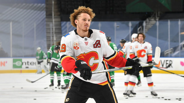 EDMONTON, ALBERTA - AUGUST 11: Matthew Tkachuk #19 of the Calgary Flames warms up before Game One of the Western Conference First Round of the 2020 NHL Stanley Cup Playoff at Rogers Place on August 11, 2020 in Edmonton, Alberta.
