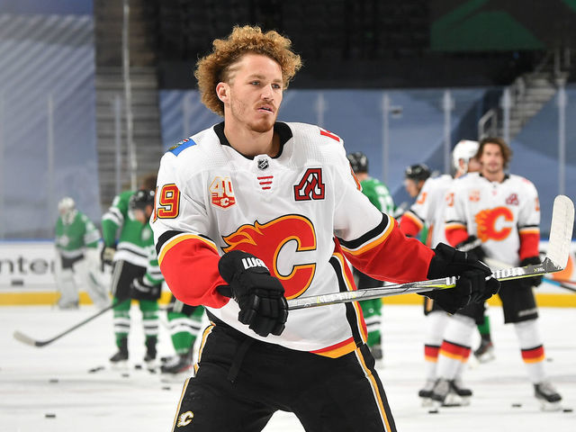 EDMONTON, ALBERTA - AUGUST 11: Matthew Tkachuk #19 of the Calgary Flames warms up before Game One of the Western Conference First Round of the 2020 NHL Stanley Cup Playoff at Rogers Place on August 11, 2020 in Edmonton, Alberta.