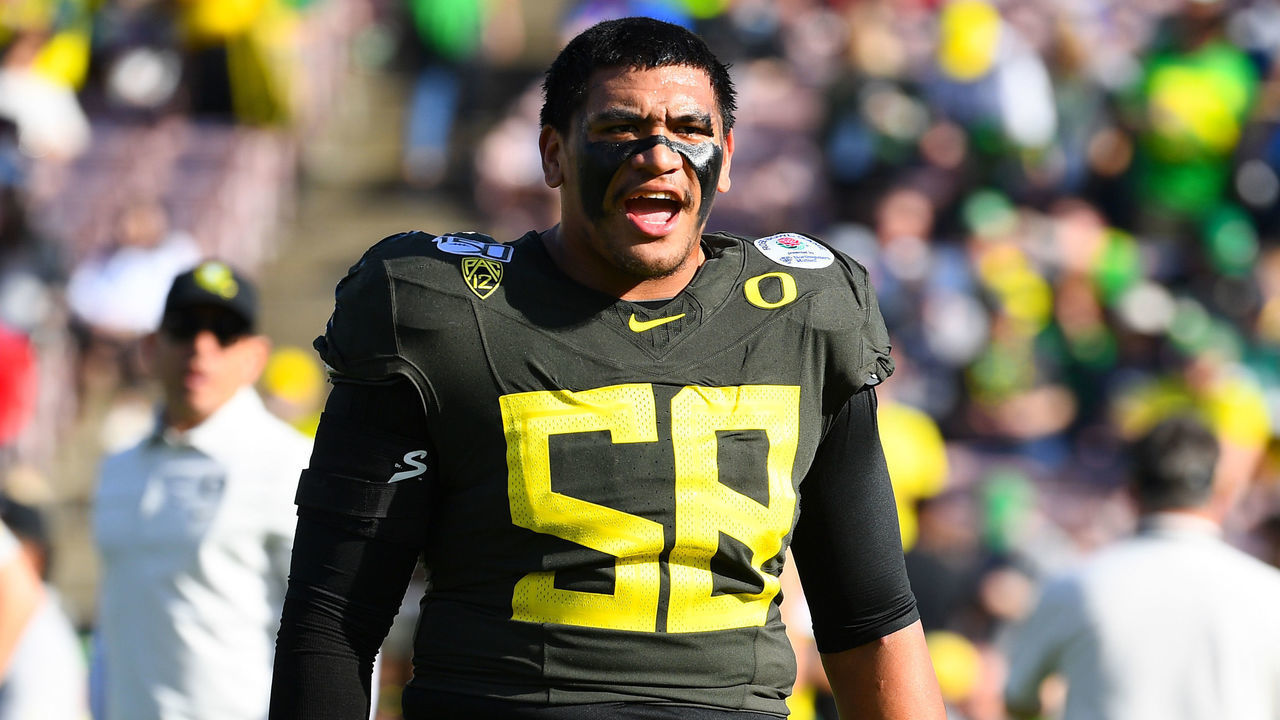 PASADENA, CA - JANUARY 01: Oregon Ducks (58) Penei Sewell (OL) looks on before the Rose Bowl game between the Wisconsin Badgers and the Oregon Ducks on January 1, 2020 at the Rose Bowl in Pasadena, CA.
