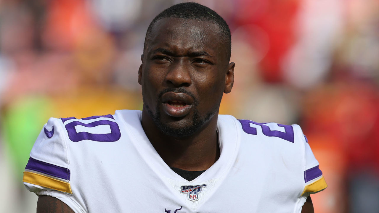 KANSAS CITY, MO - NOVEMBER 03: Minnesota Vikings cornerback Mackensie Alexander (20) before an NFL game between the Minnesota Vikings and Kansas City Chiefs on November 3, 2019 at Arrowhead Stadium in Kansas City, MO.