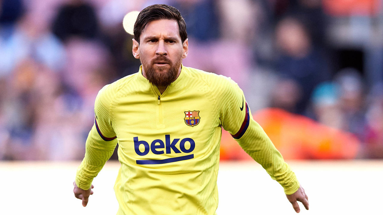BARCELONA, SPAIN - MARCH 07: Lionel Messi of FC Barcelona warms up prior to the Liga match between FC Barcelona and Real Sociedad at Camp Nou on March 07, 2020 in Barcelona, Spain.