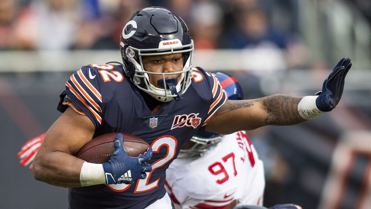 CHICAGO, IL - NOVEMBER 24: Chicago Bears Running Back David Montgomery (32) runs the ball in the first half during an NFL football game between the New York Giants and the Chicago Bears on November 24, 2019, at Soldier Field in Chicago, IL.