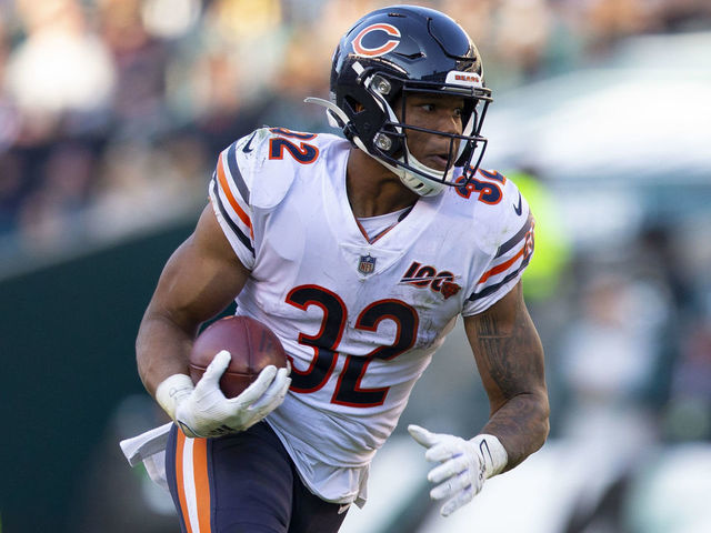 PHILADELPHIA, PA - NOVEMBER 03: David Montgomery #32 of the Chicago Bears runs the ball against the Philadelphia Eagles at Lincoln Financial Field on November 3, 2019 in Philadelphia, Pennsylvania.