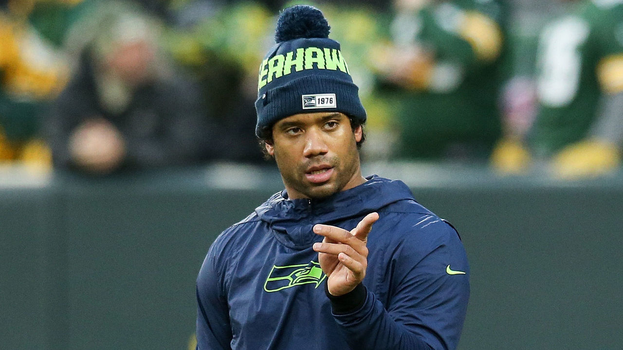 GREEN BAY, WISCONSIN - JANUARY 12: Russell Wilson #3 of the Seattle Seahawks warms up before the NFC Divisional Round Playoff game against the Green Bay Packers at Lambeau Field on January 12, 2020 in Green Bay, Wisconsin.