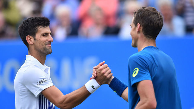 Serbian tennis player and world number four, Novak Djokovic (L) shakes hands with Canadian Vasek Pospisil after their men's singles round two tennis match at the ATP Aegon International tennis tournament in Eastbourne, southern England, on June 28, 2017. Novak Djokovic beat Vasek Pospisil 6-4, 6-3. / AFP PHOTO / Glyn KIRK