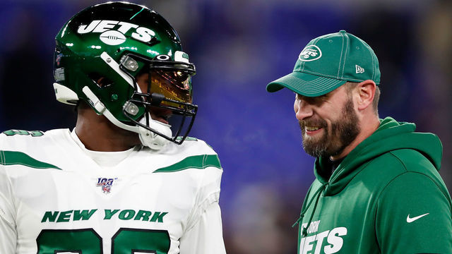 BALTIMORE, MARYLAND - DECEMBER 12: Head coach Adam Gase of the New York Jets and running back Le'Veon Bell #26 talk before the game against the Baltimore Ravens at M&T Bank Stadium on December 12, 2019 in Baltimore, Maryland.