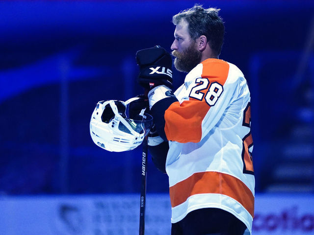 Flyers coach Alain Vigneault asked Claude Giroux, Jake Voracek