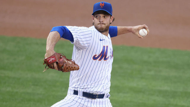 NEW YORK, NEW YORK - AUGUST 10: Steven Matz #32 of the New York Mets pitches against the Washington Nationals during their game at Citi Field on August 10, 2020 in New York City.