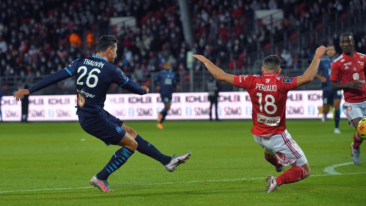 Marseille's French forward Florian Thauvin (L) shoots and scores a goal during the French L1 football match between Brest (SB29) and Marseille (OM) at the Francis Le Ble Stadium in Brest, western France, on August 30, 2020.