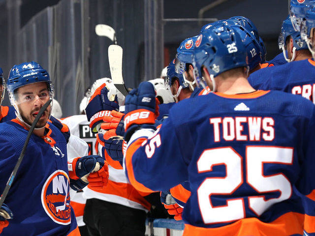 Islanders take commanding series lead with Game 4 win vs. F…