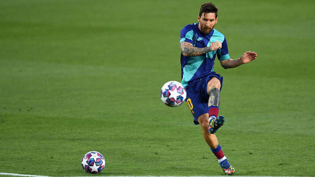 BARCELONA, SPAIN - AUGUST 08: Lionel Messi of Barcelona warms up ahead of the UEFA Champions League round of 16 second leg match between FC Barcelona and SSC Napoli at Camp Nou on August 08, 2020 in Barcelona, Spain.