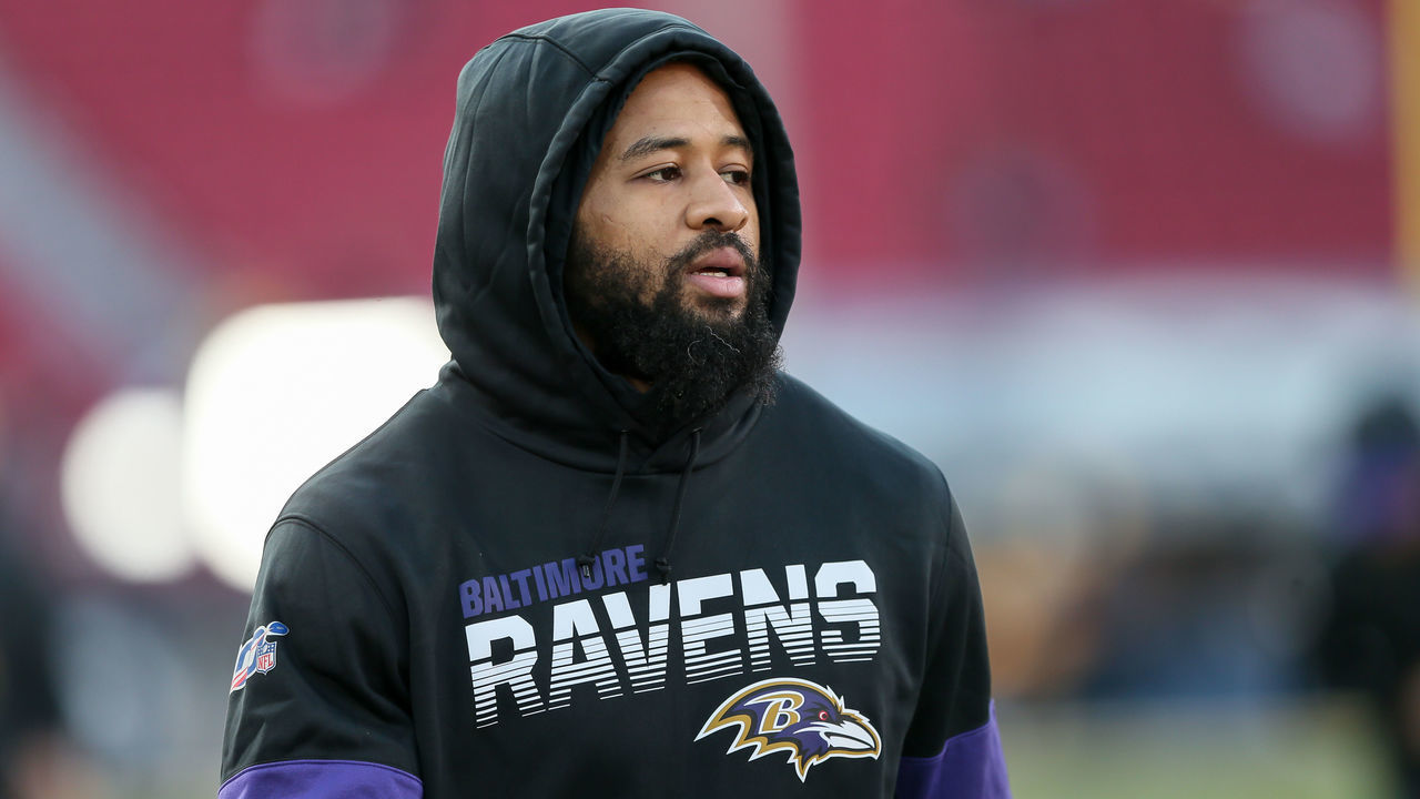 LOS ANGELES, CA - NOVEMBER 25: Baltimore Ravens free safety Earl Thomas (29) before the Baltimore Ravens vs Los Angeles Rams football game on November 25, 2019, at the Los Angeles Memorial Coliseum in Los Angeles, CA.