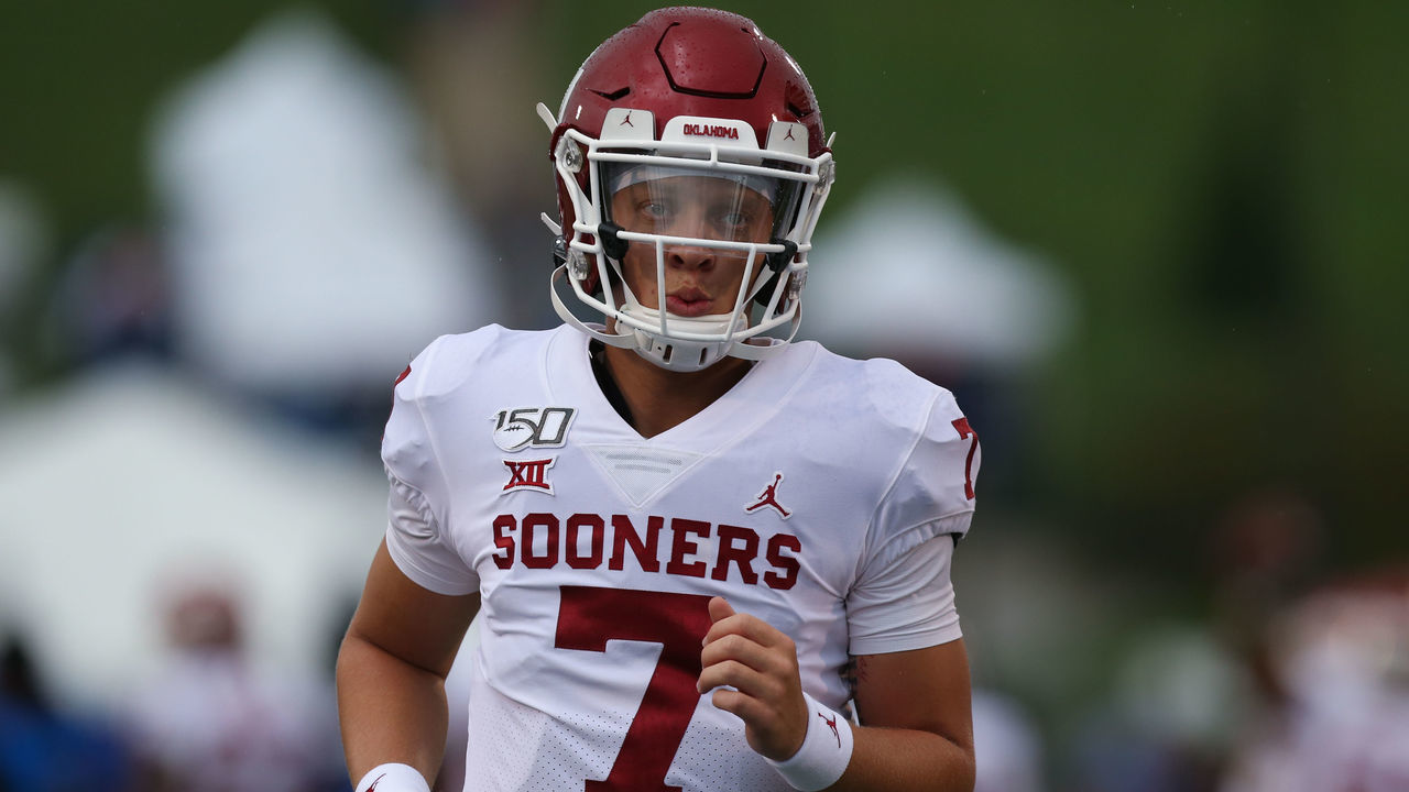 LAWRENCE, KS - OCTOBER 05: Oklahoma Sooners quarterback Spencer Rattler (7) before a Big 12 football game between the Oklahoma Sooners and Kansas Jayhawks on October 5, 2019 at Memorial Stadium in Lawrence, KS.