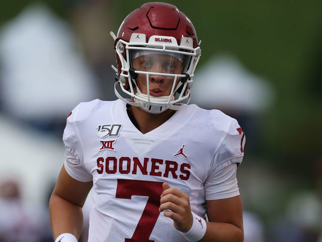 LAWRENCE, KS - OCTOBER 05: Oklahoma Sooners quarterback Spencer Rattler (7) before a Big 12 football game between the Oklahoma Sooners and Kansas Jayhawks on October 5, 2019 at Memorial Stadium in Lawrence, KS.