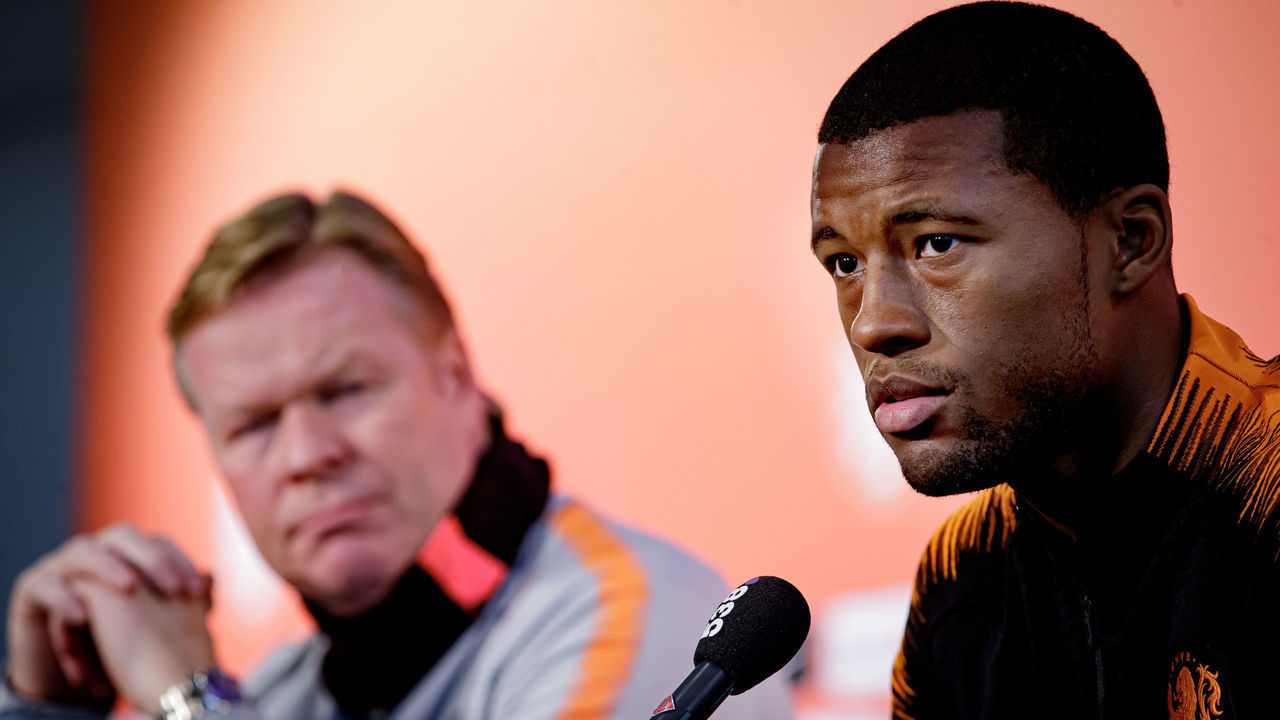 ZEIST, NETHERLANDS - NOVEMBER 18: coach Ronald Koeman of Holland, Georginio Wijnaldum of Holland during the Training MenTraining Holland at the KNVB Campus on November 18, 2019 in Zeist Netherlands