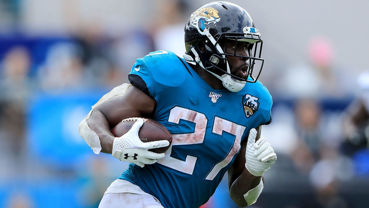 JACKSONVILLE, FLORIDA - OCTOBER 27: Leonard Fournette #27 of the Jacksonville Jaguars runs for yardage during the game against the New York Jets at TIAA Bank Field on October 27, 2019 in Jacksonville, Florida.