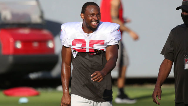 TAMPA, FL - SEP 03: The Buccaneers LeSean McCoy (25) walks across the field during the Tampa Bay Buccaneers Training Camp on September 03, 2020 at Raymond James Stadium in Tampa, Florida.