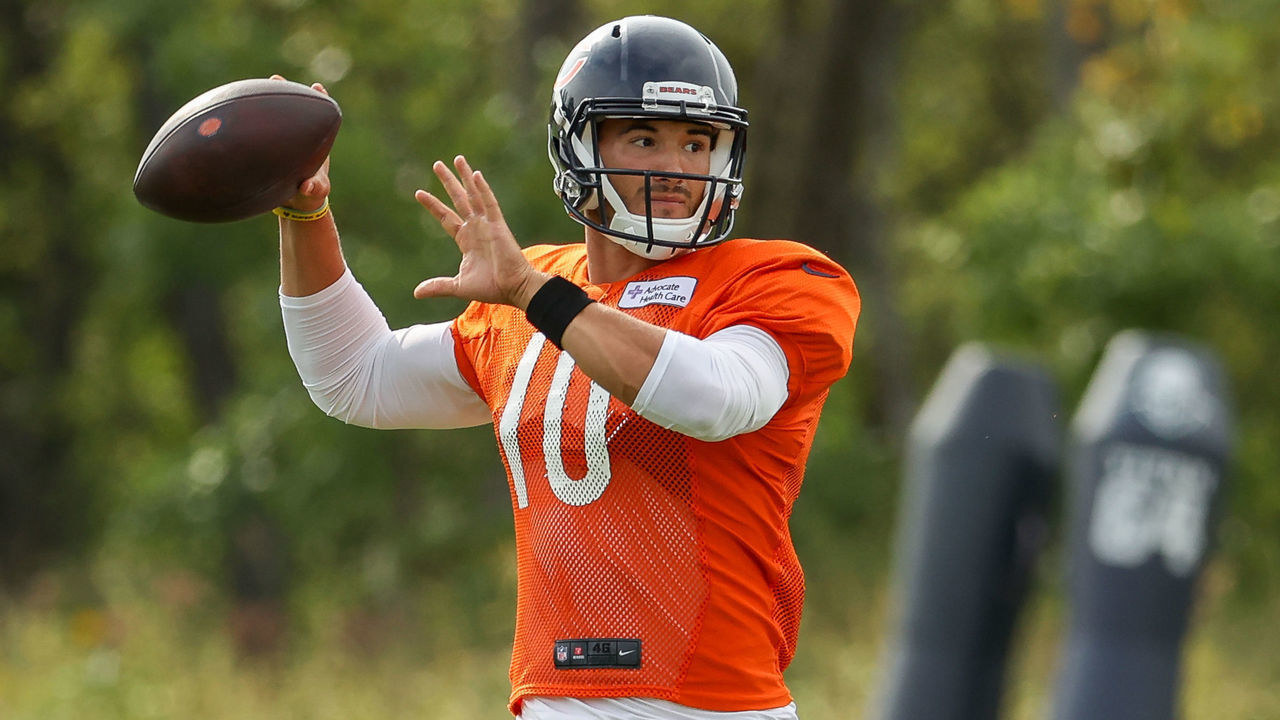 LAKE FOREST, ILLINOIS - SEPTEMBER 01: Mitchell Trubisky #10 of the Chicago Bears throws a pass during training camp at Halas Hall on September 01, 2020 in Lake Forest, Illinois.