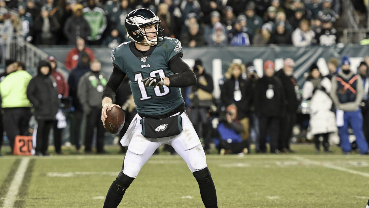 PHILADELPHIA, PA - JANUARY 05: Philadelphia Eagles quarterback Josh McCown (18) looks to pass during the Playoff game between the Seattle Seahawks and the Philadelphia Eagles on January 5, 2020, at Lincoln Financial Filed in Philadelphia, PA.