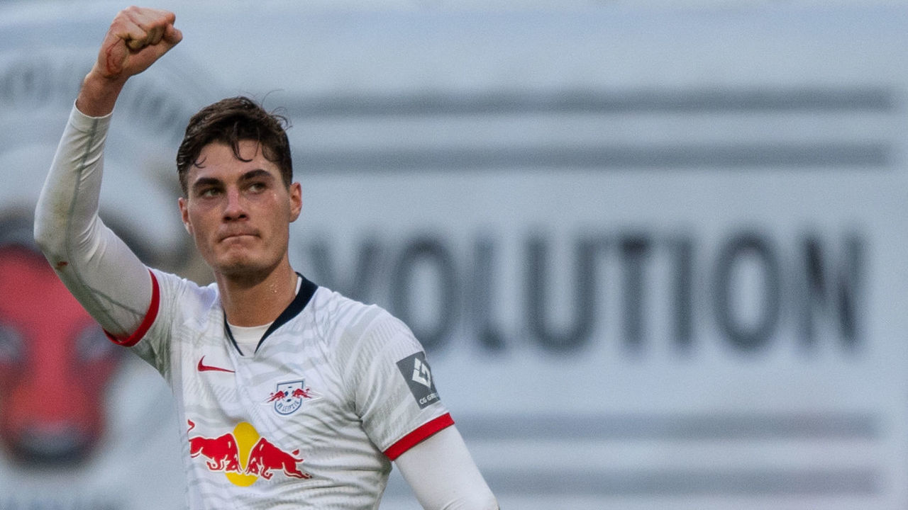 15 February 2020, Saxony, Leipzig: Football: Bundesliga, RB Leipzig - SV Werder Bremen, 22nd matchday, in the Red Bull Arena. Leipzig's Patrik Schick cheers after his goal for 2-0. Photo: Robert Michael/dpa - IMPORTANT NOTE: In accordance with the regulations of the DFL Deutsche Fußball Liga and the DFB Deutscher Fußball-Bund, it is prohibited to exploit or have exploited in the stadium and/or from the game taken photographs in the form of sequence images and/or video-like photo series.