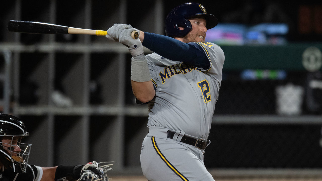 CHICAGO, IL - AUGUST 05: Milwaukee Brewers first baseman Justin Smoak (12) hits a pitch during the MLB game between the Chicago White Sox and the Milwaukee Brewers on August 05, 2020 at Guaranteed Rate Field in Chicago, Illinois.