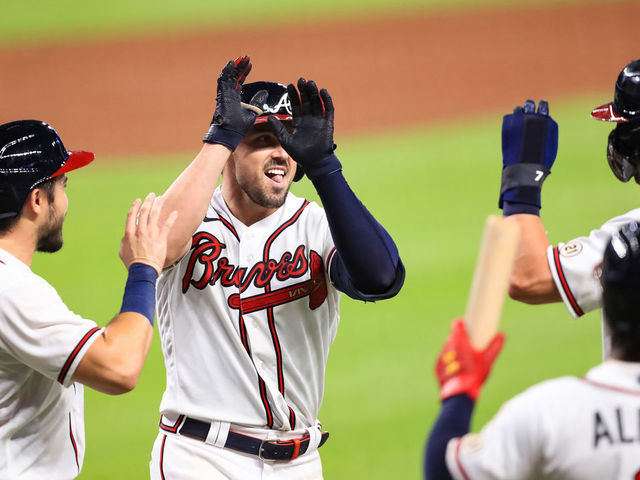 Braves' offense explodes for nine extra-base hits against Marlins